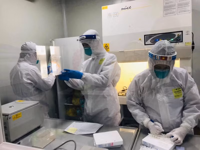 “Đêm trắng” nơi tuyến đầu chống dịch -0