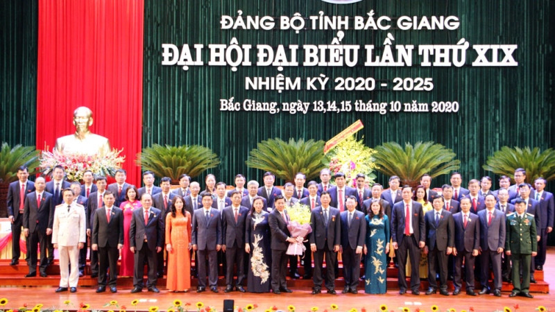 Ban Chấp hành Đảng bộ tỉnh Bắc Giang ra mắt đại hội. Đồng chí Dương Văn Thái được bầu giữ chức Bí thư Tỉnh ủy Bắc Giang -0