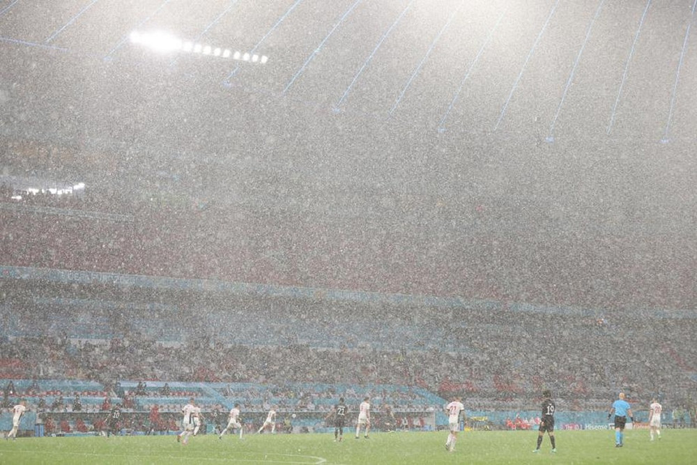 Cơn mưa nặng hạt trên sân Allianz Arena không ngăn được quyết tâm của Hungary trước chủ nhà Đức ở lượt trận cuối bảng F. Không thể đi tiếp sau trận hòa 2-2 chung cuộc nhưng Hungary vẫn có thể ngẩng cao đầu rời giải sau màn trình diễn quả cảm ở bảng "tử thần". Những khoảnh khắc ấn tượng trên sân cỏ Euro 2020 -0