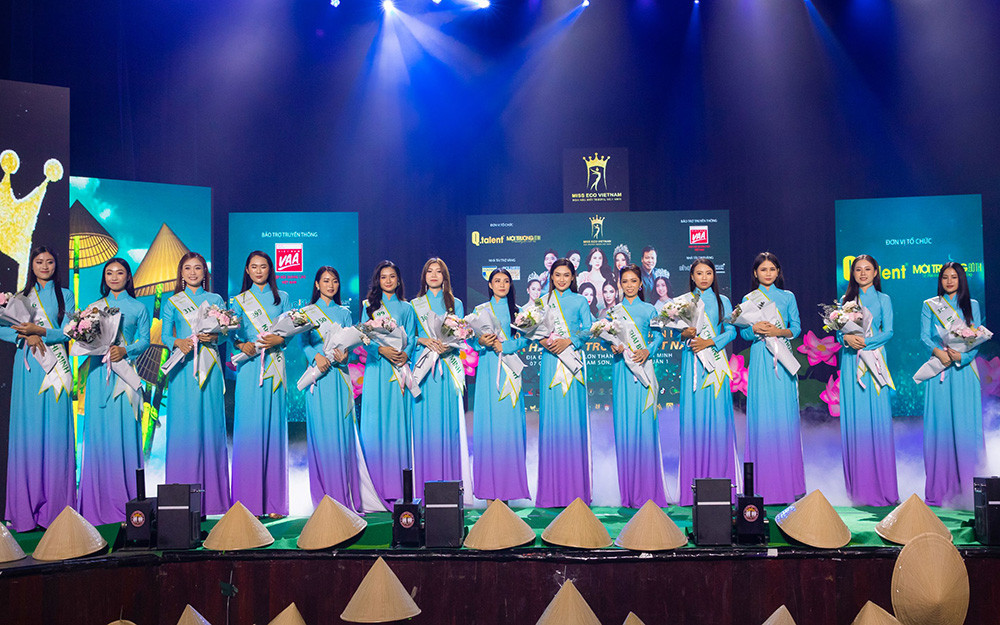 14 thí sinh lọt vào vòng chung kết trực tiếp, thí sinh còn lại sẽ được cộng điểm và công bố qua fanpape cuộc thi. 15 người đẹp lọt vào chung kết cuộc thi Hoa hậu Môi trường Việt Nam 2022 -0