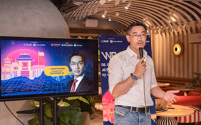 Ông Philipp Roesler, nguyên Phó Thủ tướng Cộng hòa Liên bang Đức, Trưởng Phái đoàn thương mại Concessor AG từ khu vực DACH, chia sẻ ý kiến tại chương trình làm việc.