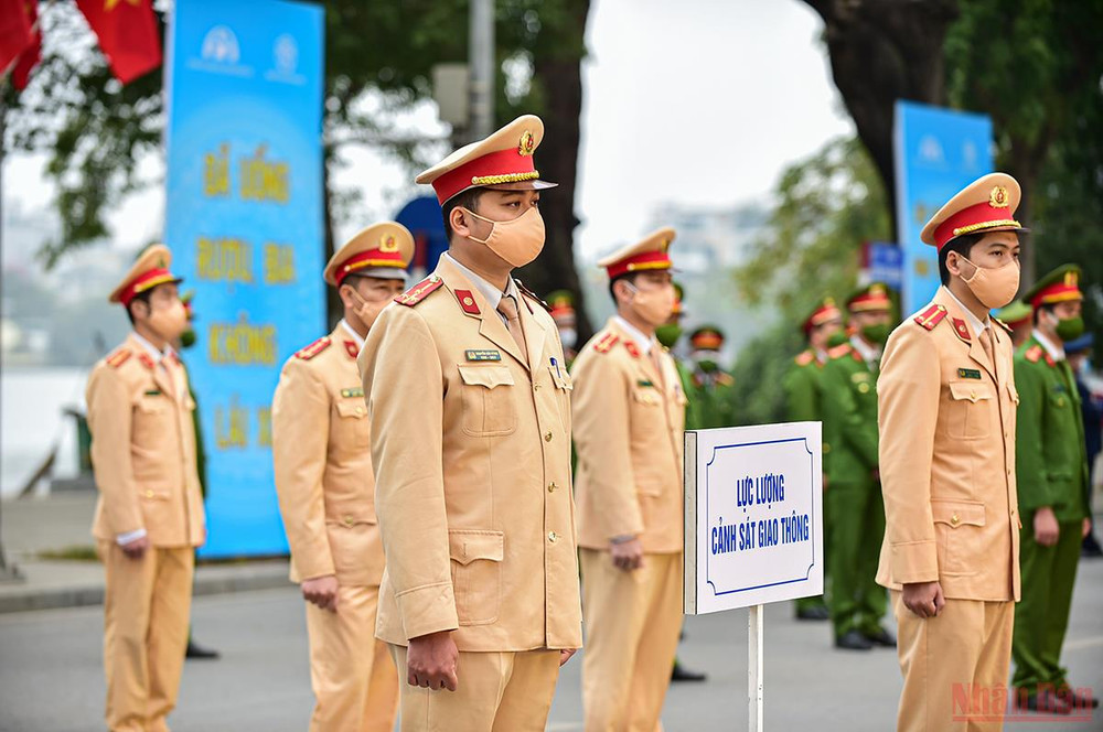 Lễ phát động, ra quân nhằm tạo sự chuyển biến tích cực về nhận thức và hành động của các lực lượng chức năng cũng như của toàn dân trong việc tham gia bảo đảm trật tự, an toàn giao thông. (Ảnh: Thành Đạt) Lễ phát động ra quân Năm An toàn giao thông 2022 -0
