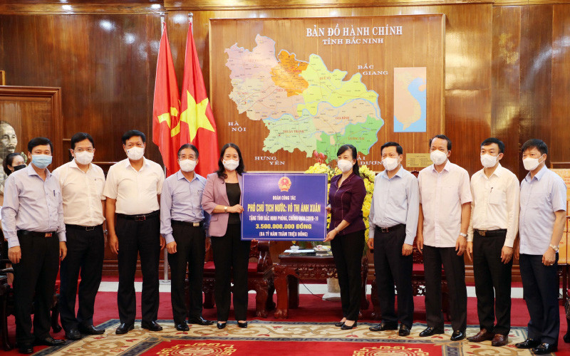 Phó Chủ tịch nước Võ Thị Ánh Xuân thăm và tặng quà Bắc Ninh