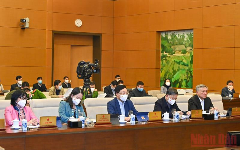 Phó Thủ tướng Thường trực Phạm Bình Minh cùng các đại biểu dự phiên họp. (Ảnh: Duy Linh) Bảo đảm chất lượng cao nhất các dự thảo luật trước khi trình ra Quốc hội -0