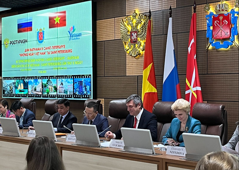 Phó Chủ tịch Ủy ban Đối ngoại Saint Petersburg V. Kalganov (người thứ 2 từ phải sang) chủ trì các hoạt động“Những ngày Việt Nam tại Saint Petersburg”. Những ngày Việt Nam tại Saint Petersburg -0