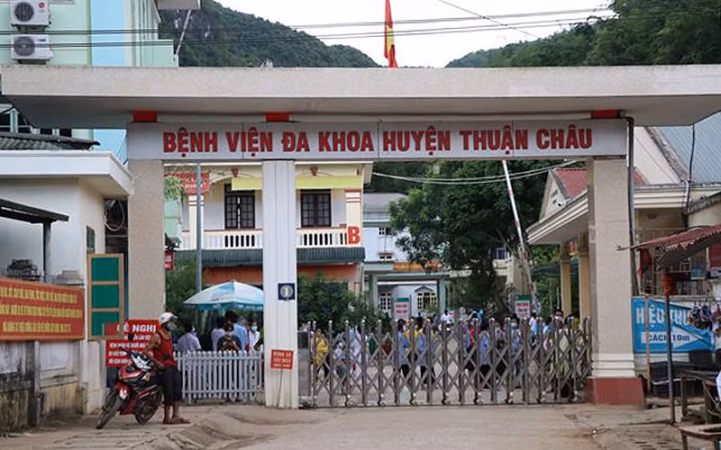 -	Bệnh viện đa khoa huyện Thuận Châu nơi có bệnh nhân nghi mắc Covid-19 đã thực hiện giãn cách theo Chỉ thị 16 của Thủ tướng Chính phủ.
