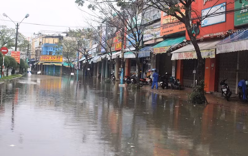 Khu vực chợ Tam Kỳ bị ngập nước.