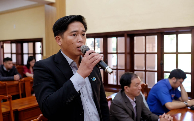 Cử tri phát biểu ý kiến tại buổi tiếp xúc. Trưởng Ban Dân vận T.Ư Trương Thị Mai tiếp xúc cử tri Lâm Đồng -0