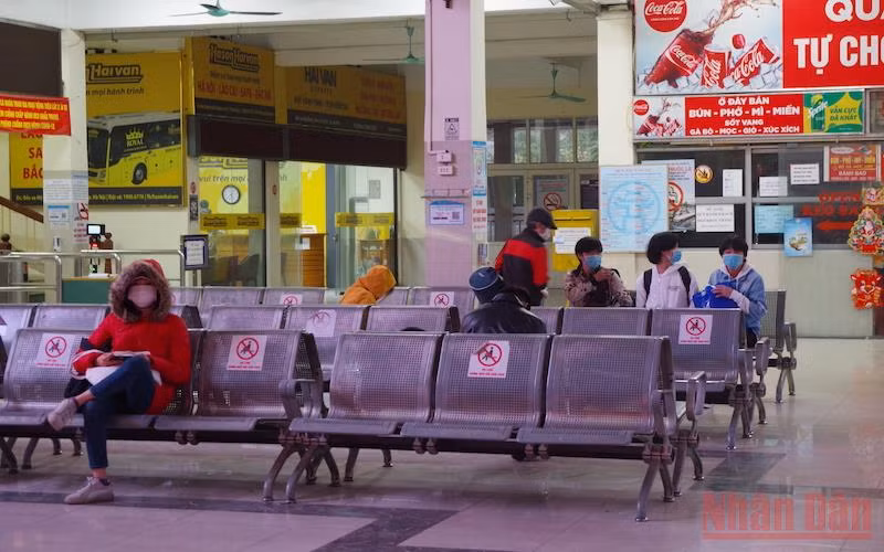 Tết là để đoàn viên nhưng vẫn có những người phải "chọn" đón Tết xa quê.