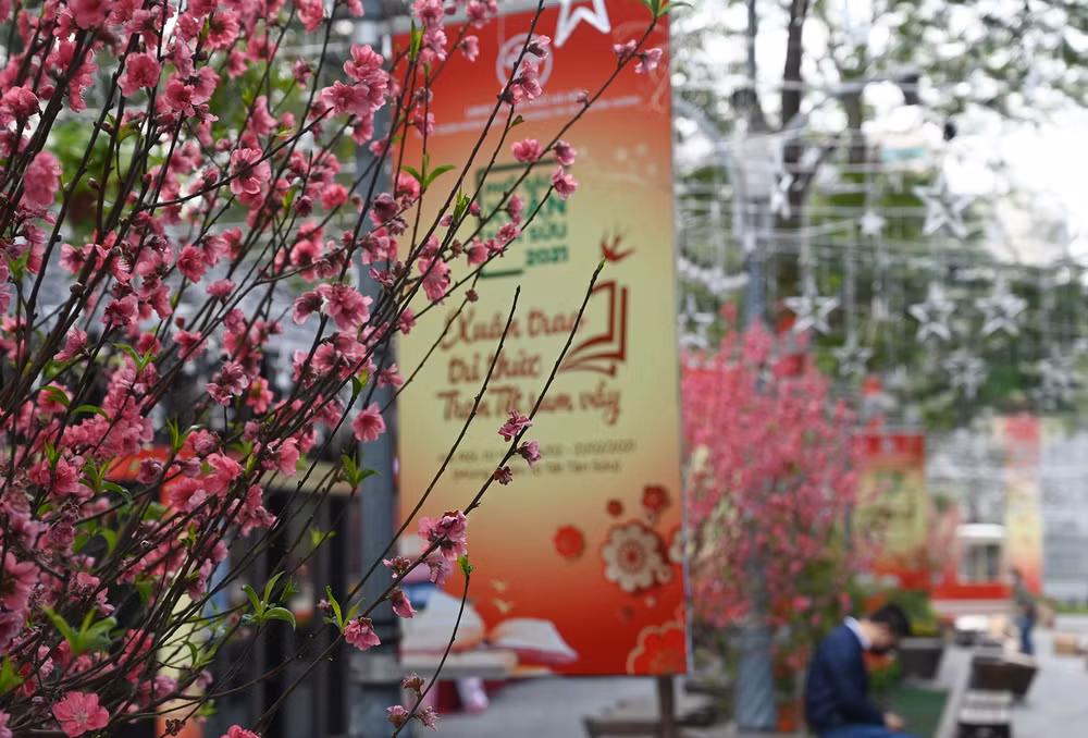 Khai Xuân với Phố Sách Hà Nội -0