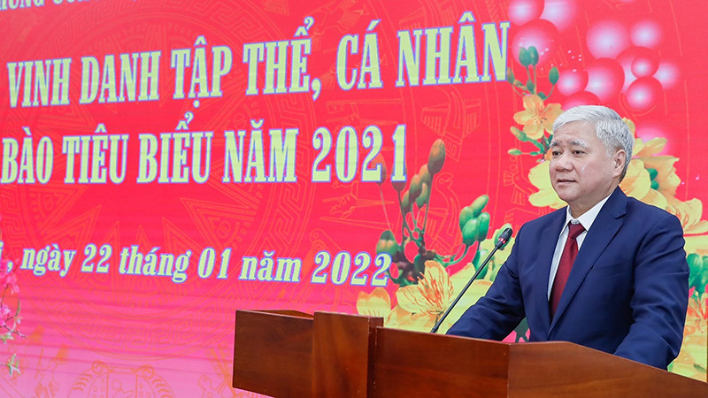 Chủ tịch Ủy ban Trung ương Mặt trận Tổ quốc Việt Nam Đỗ Văn Chiến. Ủy ban Trung ương Mặt trận Tổ quốc Việt Nam gặp mặt, vinh danh kiều bào tiêu biểu -0