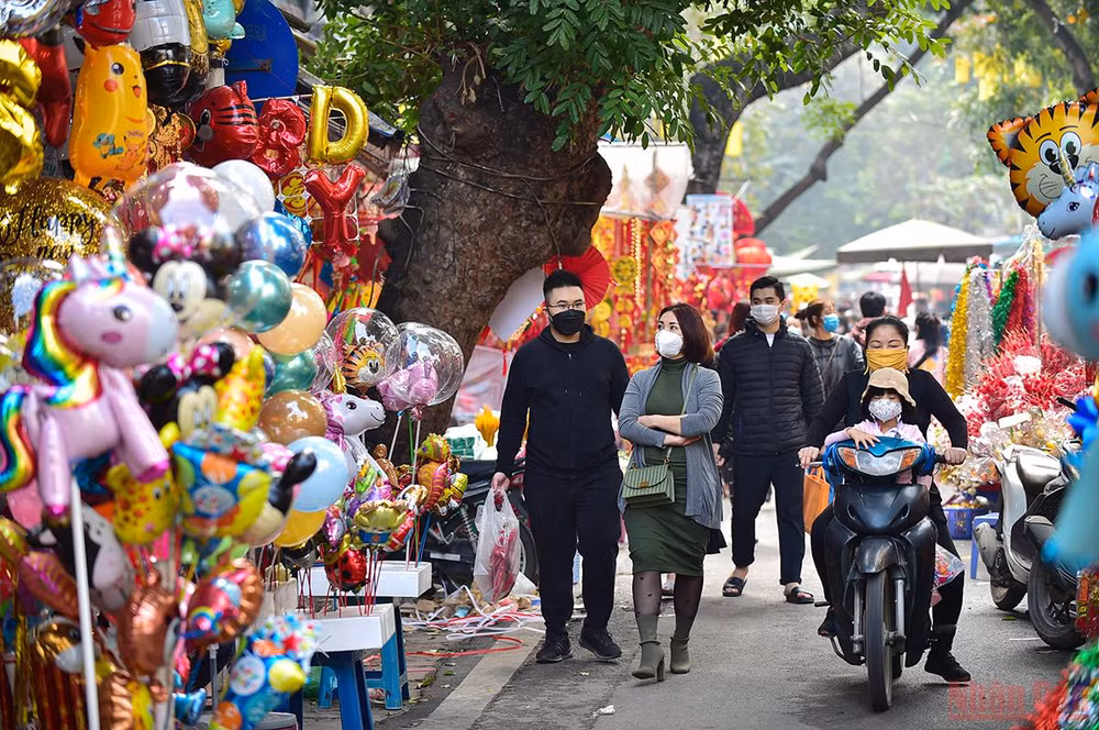 Hà Nội “thay áo mới” rực rỡ đón Xuân Nhâm Dần 2022 -0