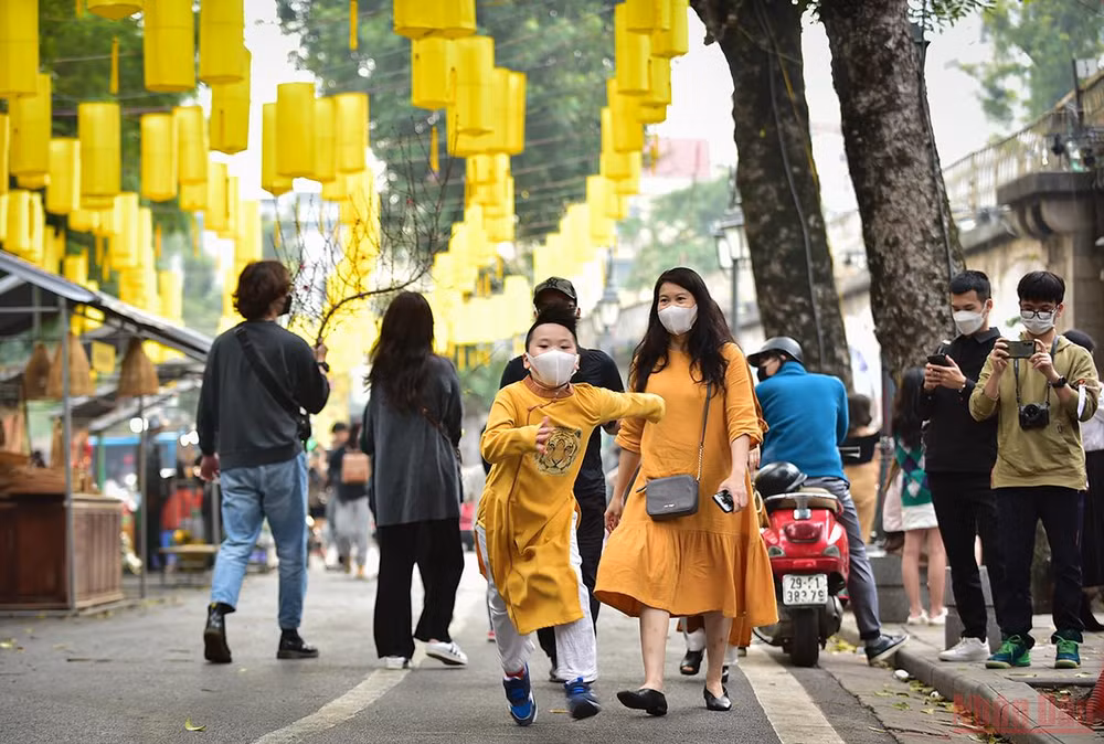 Hà Nội “thay áo mới” rực rỡ đón Xuân Nhâm Dần 2022 -0