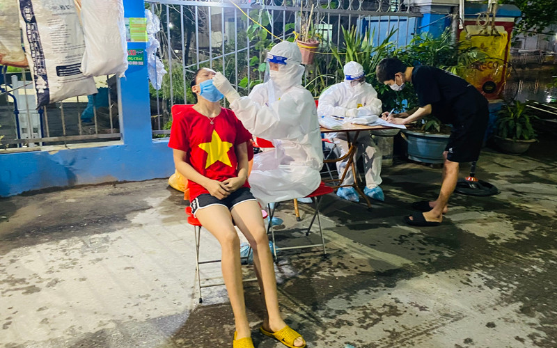 Lấy mẫu xét nghiệp Covid lần thứ 3 cho công nhân tại thôn Núi Hiểu xã Quang Châu, huyện Việt Yên. Bắc Giang: 58 bệnh nhân nhiễm Covid-19 khỏi bệnh -0