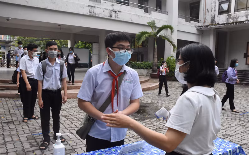 Học sinh lớp 9 huyện Ba Vì được đi học trực tiếp từ ngày 8/11. (Ảnh minh họa)