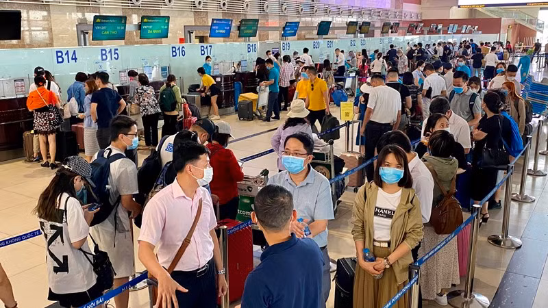 Khuyến cáo hành khách đi máy bay dịp cao điểm hè -0