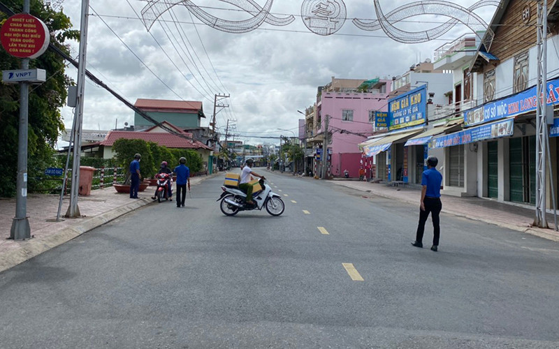 TP Châu Đốc kiểm tra lưu động các trường hợp lưu thông trên đường phố. Đồng Nai giãn cách xã hội theo Chỉ thị 16 thêm 15 ngày -0