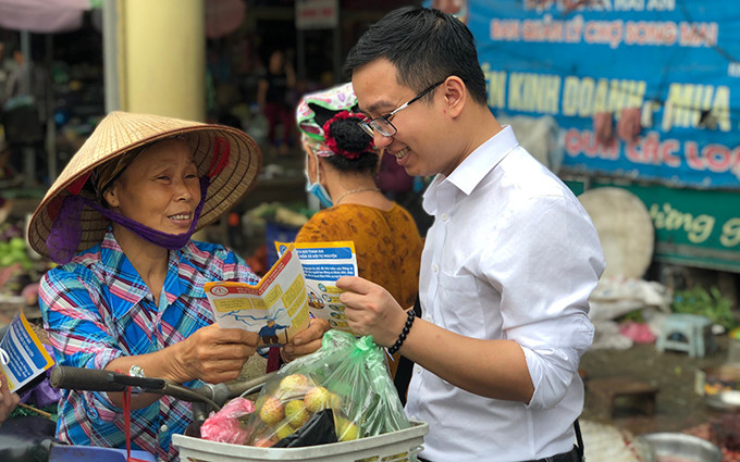 Vận động người dân tham gia bảo hiểm xã hội tự nguyện (Ảnh: VSS).