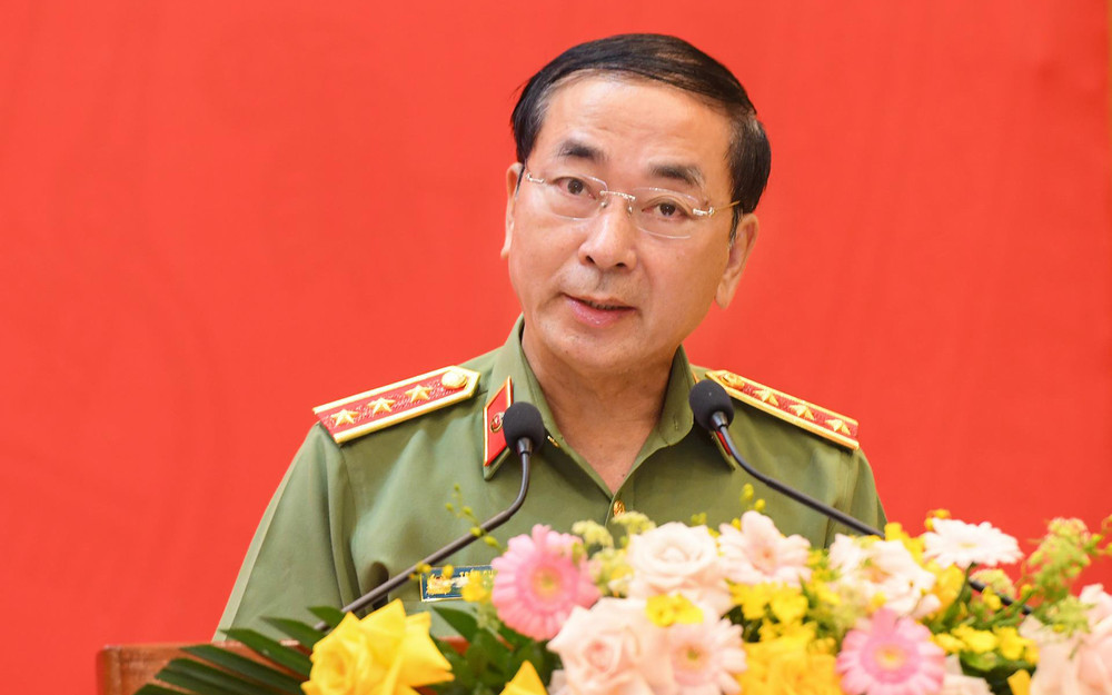 Thượng tướng, PGS, TS. Trần Quốc Tỏ, Ủy viên Trung ương Đảng, Phó Bí thư Đảng ủy Công an Trung ương, Thứ trưởng Công an đọc tham luận tại Hội thảo. (Ảnh: Thành Đạt)