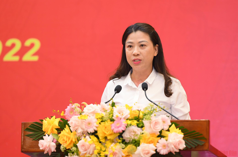 Phó Bí thư Thường trực Tỉnh ủy Tuyên Quang Lê Thị Kim Dung trình bày tham luận. 25.jpg -0