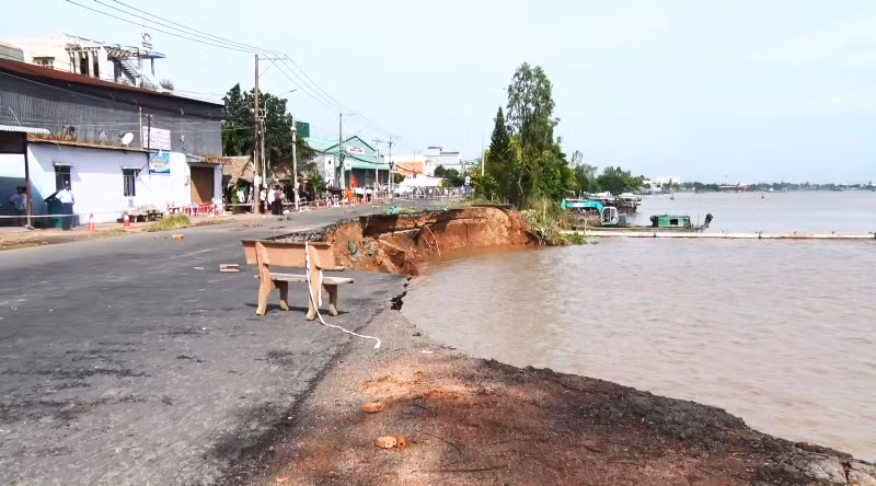 Sạt lở Quốc lộ 91 đoạn qua ấp Bình Tân, xã Bình Mỹ, Châu Phú (An Giang). (Ảnh: Thanh Dũng)