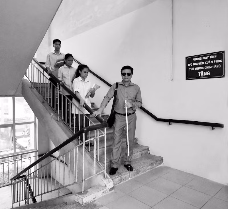 Người đồng hành qua bóng tối -0