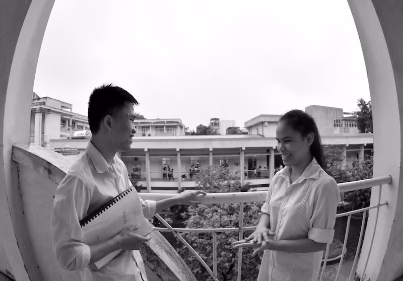 Người đồng hành qua bóng tối -0