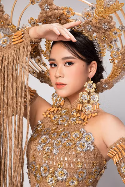 Vũ Huyền Diệu mang trang phục “Việt Nam- Rừng vàng biển bạc” dự Miss Eco Teen Interrnational -0