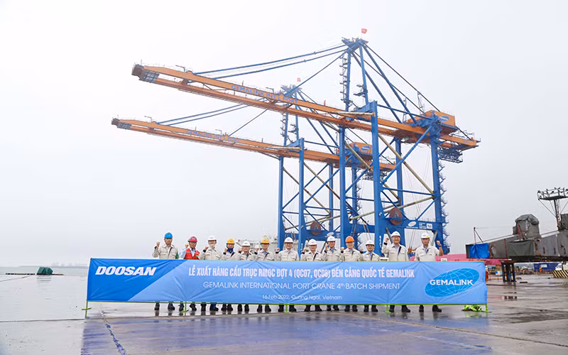 Lễ xuất hàng 2 cẩu trục siêu trường siêu trọng tại cầu cảng Doosan Vina.