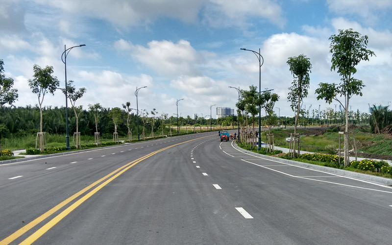 Một đoạn thuộc tuyến đường R2 thuộc dự án ĐTXD bốn tuyến đường chính trong Khu đô thị mới Thủ Thiêm. Đề nghị giảm giá trị hợp đồng hai dự án BT chậm tiến độ -0