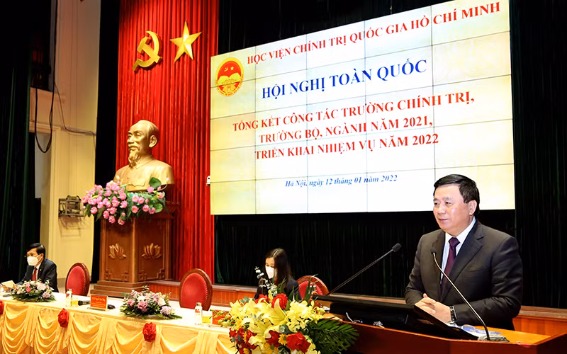 GS, TS Nguyễn Xuân Thắng, Ủy viên Bộ Chính trị, Giám đốc Học viện, Chủ tịch Hội đồng Lý luận Trung ương phát biểu kết luận Hội nghị. (Ảnh: Học viện Chính trị Quốc gia Hồ Chí Minh)