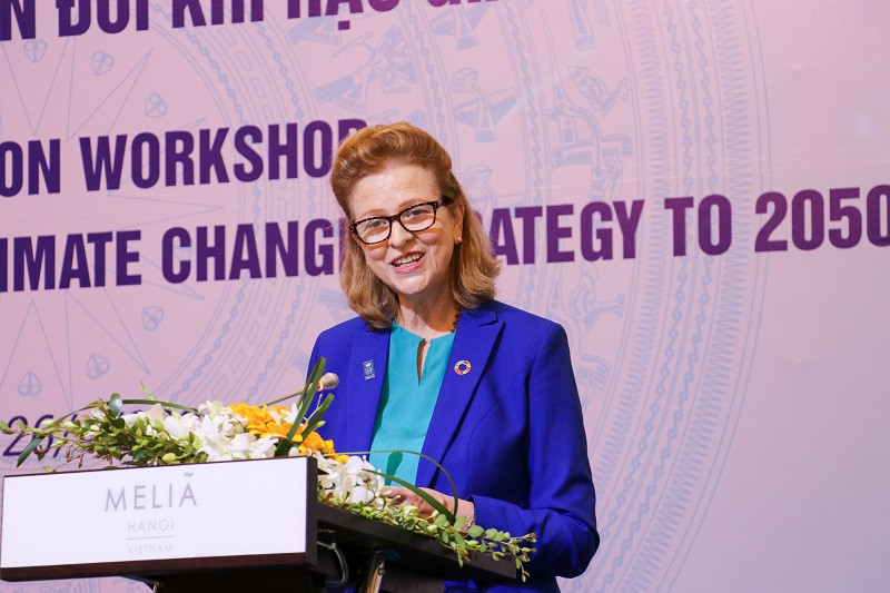 Bà Caitlin Wiesen, Trưởng đại diện thường trú UNDP tại Việt Nam phát biểu. (Ảnh: UNDP) Hội thảo tham vấn Dự thảo Chiến lược quốc gia về biến đổi khí hậu giai đoạn đến năm 2050 -0