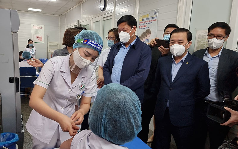 Quy trình tiêm chủng tại Việt Nam được triển khai ở cấp độ an toàn cao nhất. 165064882_10215353308905250_1214-1618489267231.jpg