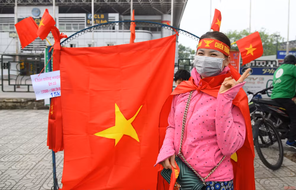 Cổ động viên Việt Nam đã sẵn sàng nhuộm đỏ chảo lửa Việt Trì -0