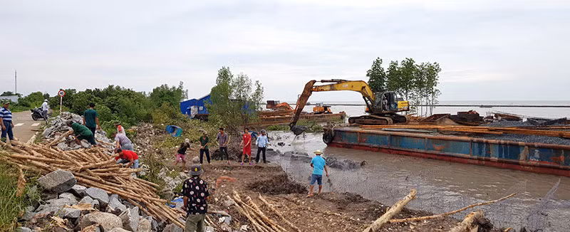 Cà Mau ban bố tình huống khẩn cấp bảo vệ đê biển Tây -0