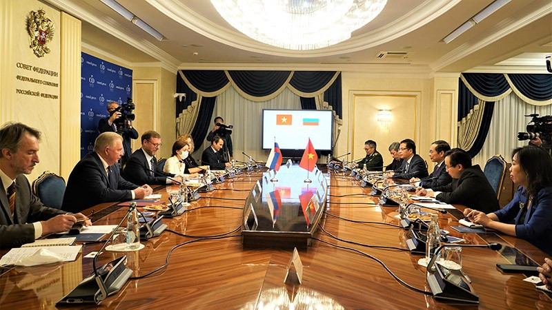 Bộ trưởng Ngoại giao Bùi Thanh Sơn gặp Phó Chủ tịch Hội đồng Liên bang Nga Konstantin Kosachev, ngày 27/9 tại thủ đô Moscow.