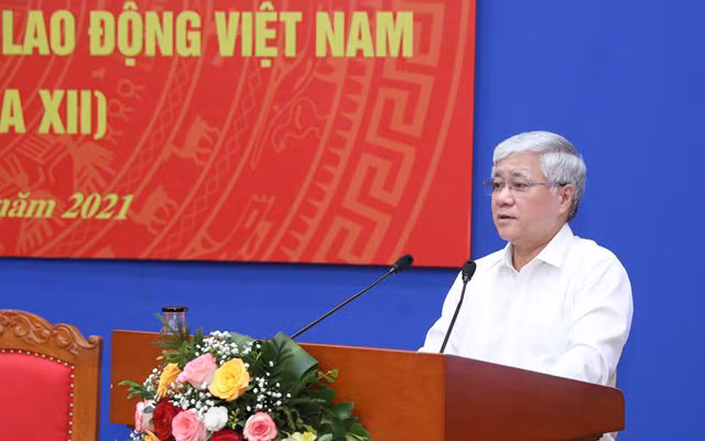 Đồng chí Đỗ Văn Chiến phát biểu tại hội nghị.