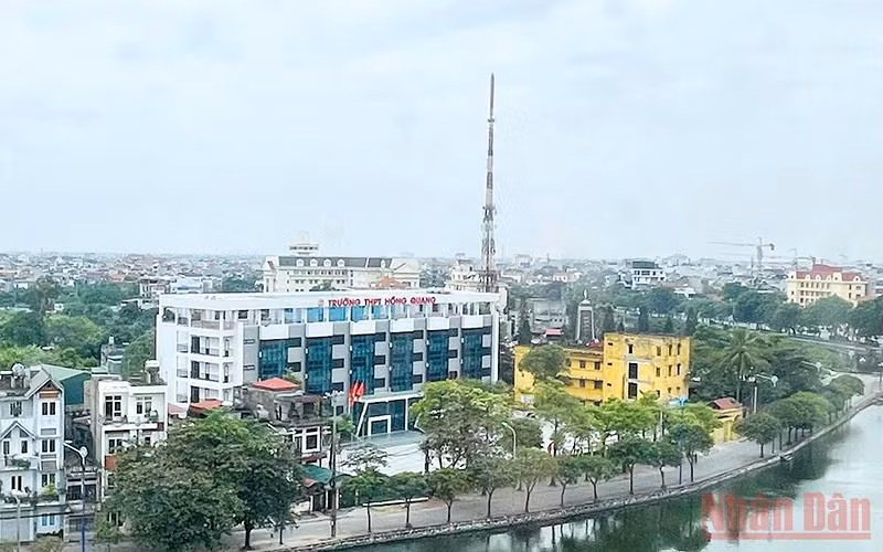 Trường trung học phổ thông Hồng Quang (thành phố Hải Dương).