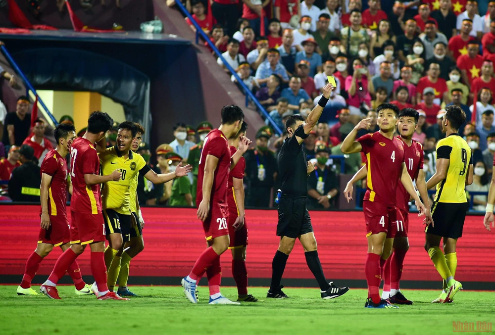 (Ảnh: Trần Hải) (Hiệp 2) U23 Việt Nam 0-0 U23 Malaysia: Văn Xuân rời sân bằng cáng -0