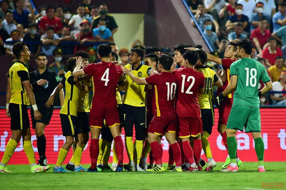 (Ảnh: Trần Hải) (Hiệp 2) U23 Việt Nam 0-0 U23 Malaysia: Văn Xuân rời sân bằng cáng -1