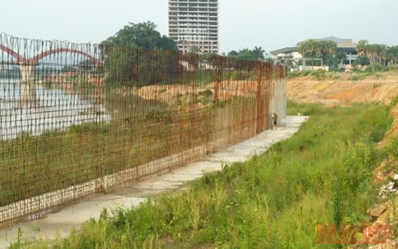 Đê sông Cầu xây dựng dở dang, lãng phí lớn.