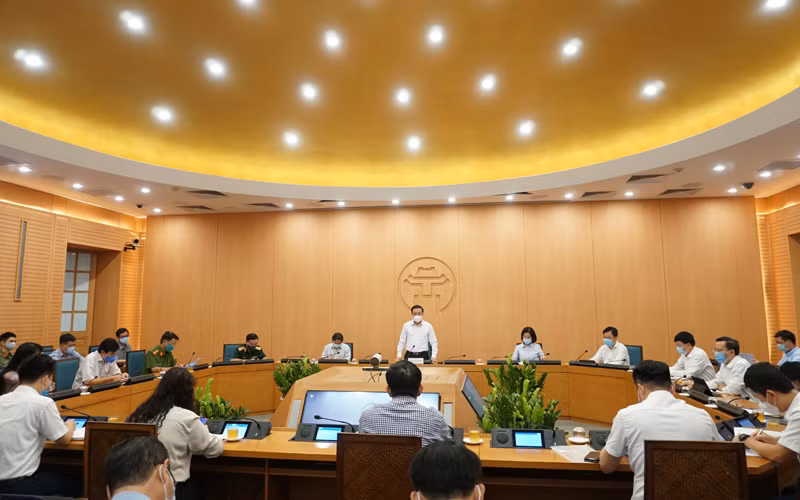 Phó Chủ tịch UBND TP Hà Nội Chử Xuân Dũng yêu cầu các cơ quan, ban ngành khẩn trương xác định, xét nghiệm F1, F2 ở hai ổ dịch lớn.
