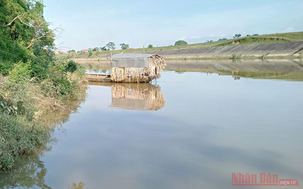 Do sạt lở, sông Cầu ngày càng tiến sát nhiều nhà dân xã Tân Phú. 