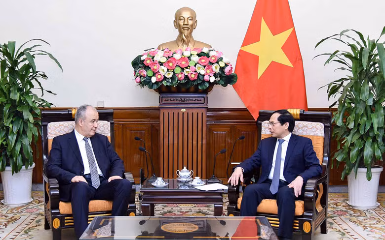 Bộ trưởng Ngoại giao Bùi Thanh Sơn tiếp ông Chakib Rachid Kaïd, Tổng Thư ký Bộ Ngoại giao và Cộng đồng người Algeria ở nước ngoài. (Ảnh: Báo điện tử Đảng Cộng sản Việt Nam)