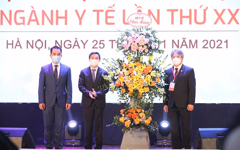Thứ trưởng Y tế Trần Văn Thuấn chúc hội nghị thành công tốt đẹp.