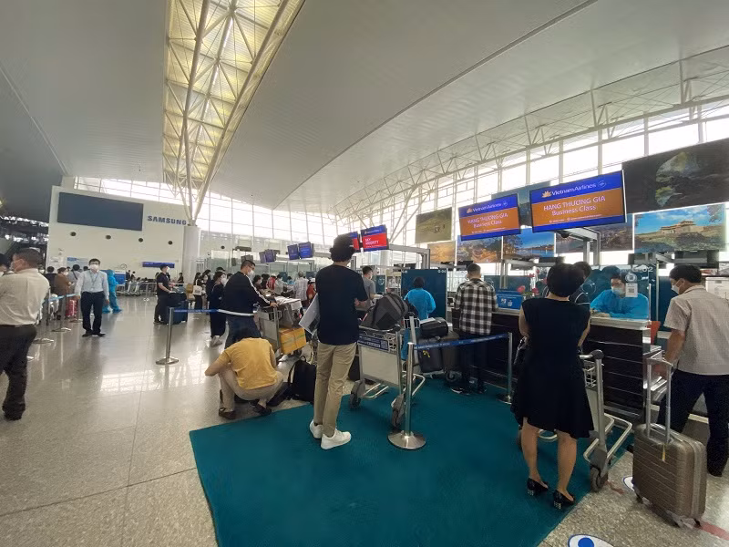 Chuyến bay đầu tiên đi châu Âu thử nghiệm thành công “hộ chiếu vaccine” -0