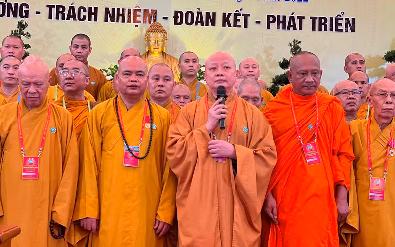 Hòa thượng Thích Lệ Trang (đang phát biểu) - tân Trưởng ban Trị sự Giáo hội Phật giáo Việt Nam TP Hồ Chí Minh. 