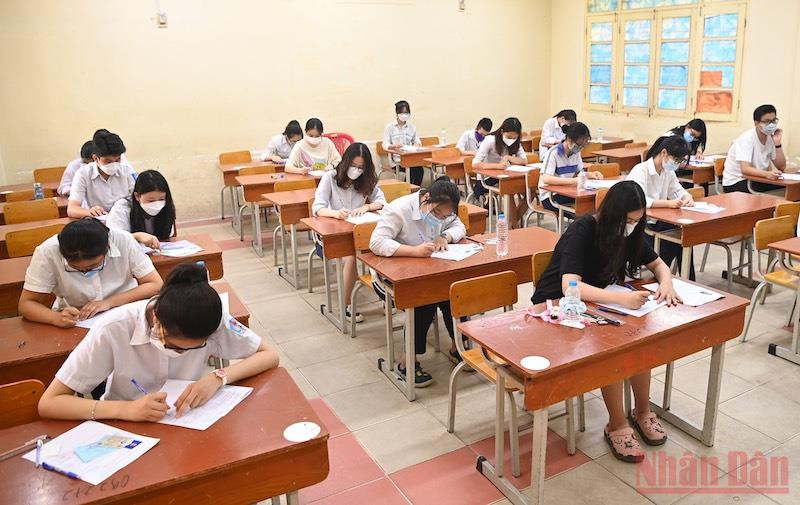 Thí sinh tham gia Kỳ thi tuyển sinh vào lớp 10 THPT của Hà Nội. Ảnh: THÀNH ĐẠT