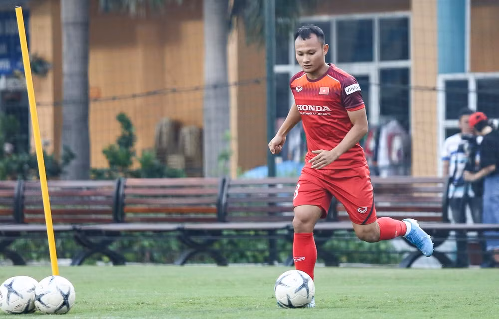 Trọng Hoàng dính chấn thương thoát vị đĩa đệm. (Ảnh: TTXVN)