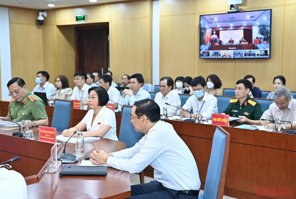 Các đại biểu và cử tri tại buổi tiếp xúc cử tri. Hình ảnh Tổng Bí thư Nguyễn Phú Trọng tiếp xúc cử tri Thành phố Hà Nội -1